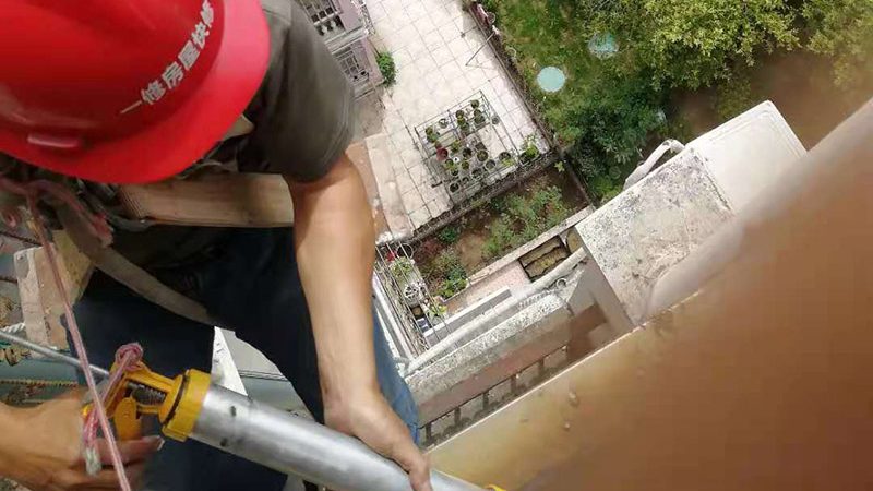 钢结构厂房岩棉板：揭秘其报价背后的关键因素**